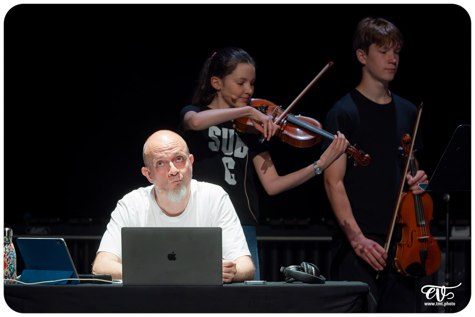 L'HUMOUR DENOTE (ELEVES EMMDH & CEDRIC GOUBERT)